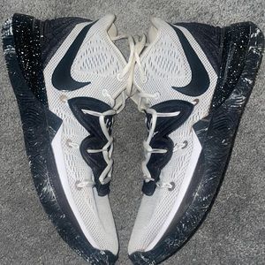 Nike Kyrie 5 Oreo